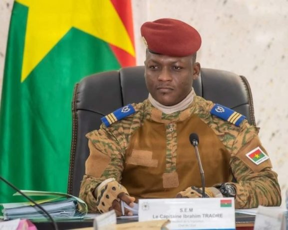 Le Burkina Faso annonce la gratuité des visas pour les Africains : vers une intégration continentale renforcée